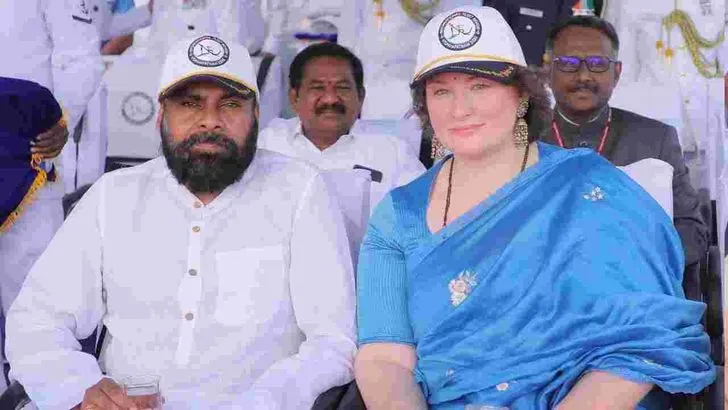 'ఇంటర్నేషనల్ ఫ్లీట్ రివ్యూ'లో ప్రత్యేక ఆకర్షణగా పవన్ దంపతులు