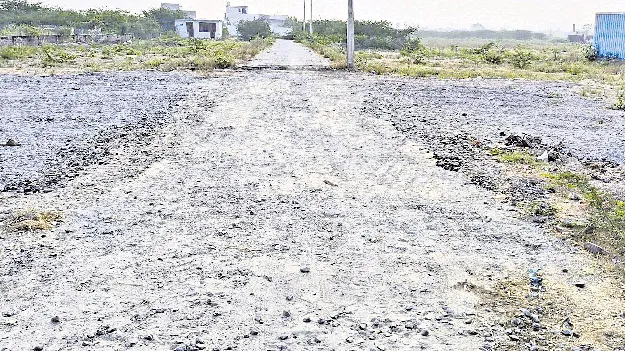 ప్రభుత్వ స్థలంపై కన్ను