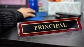 చెప్పులు వేసుకొచ్చారంటూ విద్యార్థుల పట్ల ప్రిన్సిపాల్ దారుణం