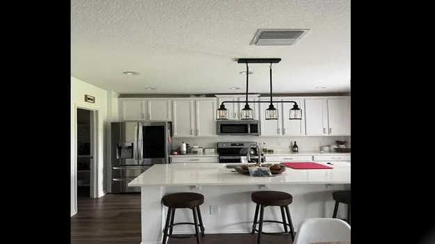 మీ కళ్లు చురుకైనవి అయితే.. ఈ వంటగదిలో పిల్లి ఎక్కడ దాక్కుందో 20 సెకెన్లలో కనిపెట్టండి!