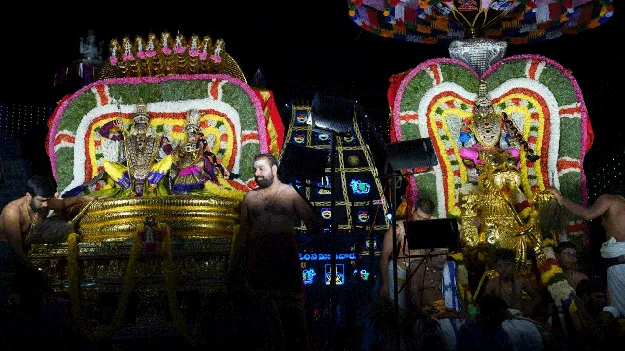 శేషవాహనంపై శివుడి రాజసం 