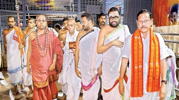 శ్రీశైలంలో శృంగేరి పీఠాధిపతి