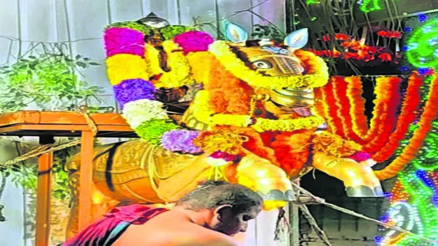 FESTIVAL: అశ్వవాహనంపై చెన్నకేశవస్వామి