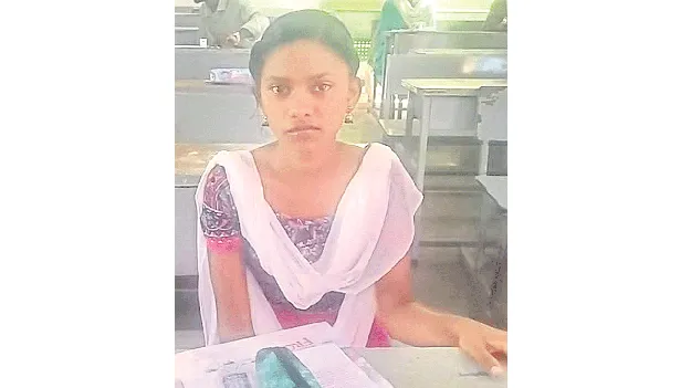 తండ్రి మరణాన్ని గుండెల్లో దాచుకుని....  