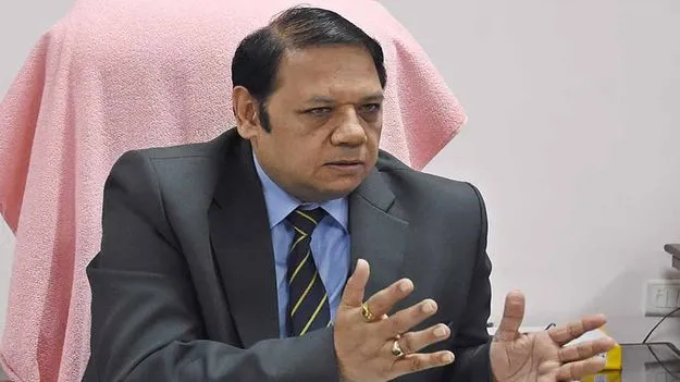 వివాదంలో బీఎస్ఎన్ఎల్ డైరెక్టర్ పర్యటన.. కేంద్రం షోకాజ్ నోటీసు