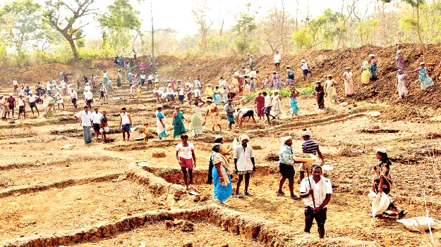 Two days of work at the same time!రెండు రోజుల పనికి ఒకే మస్తరు!