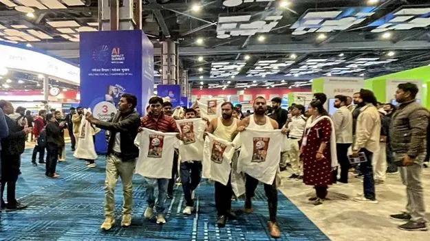 ఏఐ సదస్సులో నిరసనకారులపై కొరడా.. పోలీసుల గాలింపు