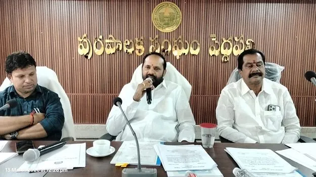 పట్టణ సమస్యలపై దృష్టి సారించాలి 