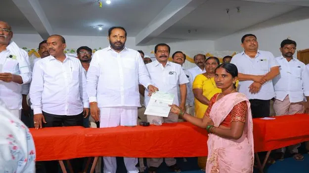 సీఎంఆర్‌ఎఫ్‌తో పేదలకు ఊరట 