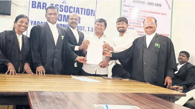 బార్‌ అసోసియేషన్‌ ఎన్నికల సందడి