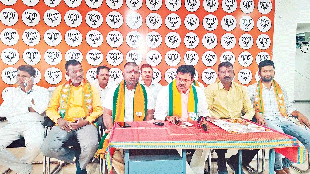 రైతులను మోసం చేస్తున్న కాంగ్రెస్‌ 