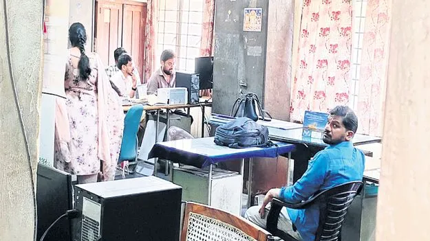 ఏసీబీ దాడులు