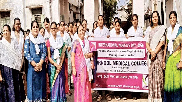 సమాజాన్ని మార్చేశక్తి మహిళలకే ఉంది 