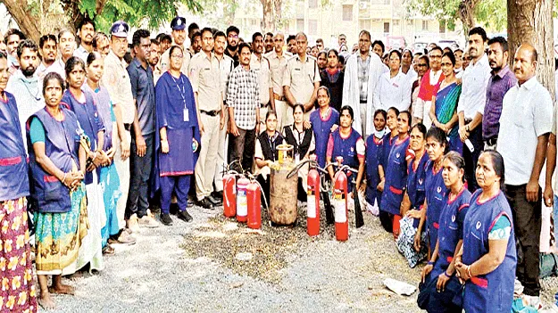పెద్దాసుపత్రిలో అగ్నిమాపక శాఖ మాక్‌ డ్రిల్‌ 