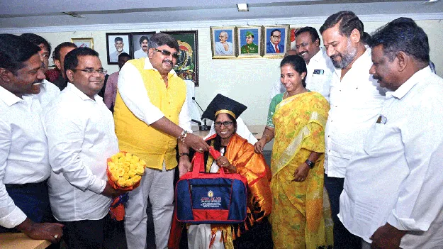 మార్కు వేయకనే.. ముగుస్తున్న పదవీకాలం 