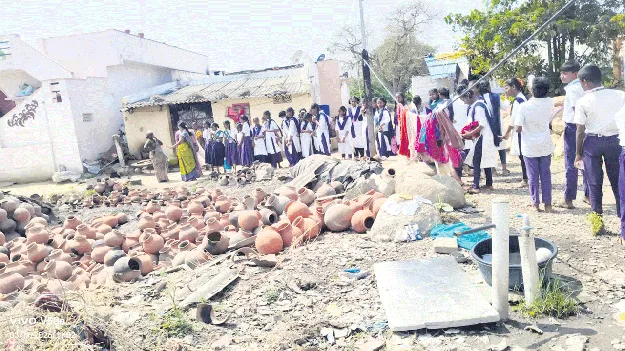 చేయి తిరిగిన పని.. చేసేదెలా? 