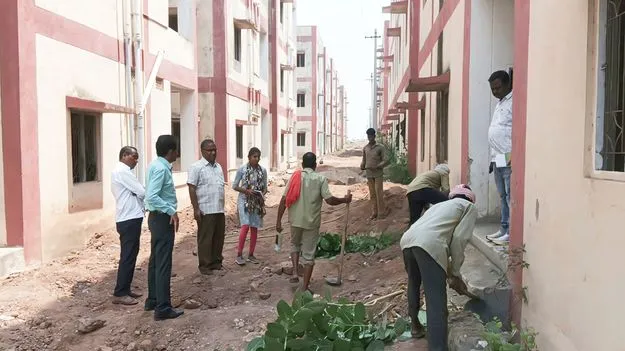 ఇందిరమ్మ ఇళ్ల కోసం నిరీక్షణ..