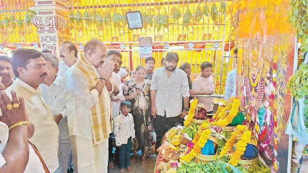 వైభవంగా బలుసులమ్మ జాతర ప్రారంభం 