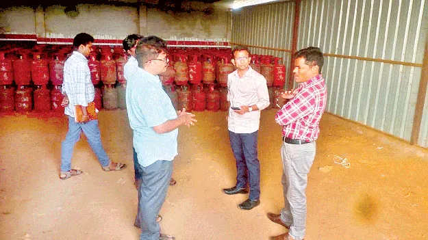 గ్యాస్‌ కృత్రిమ కొరత సృష్టించవద్దు