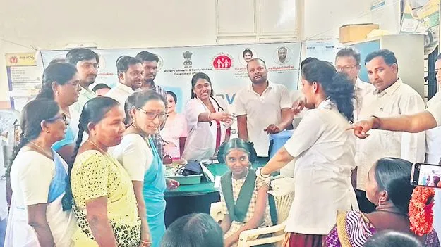 హెచ్‌పీవీ వ్యాక్సిన్‌తో క్యాన్సర్లకు చెక్‌