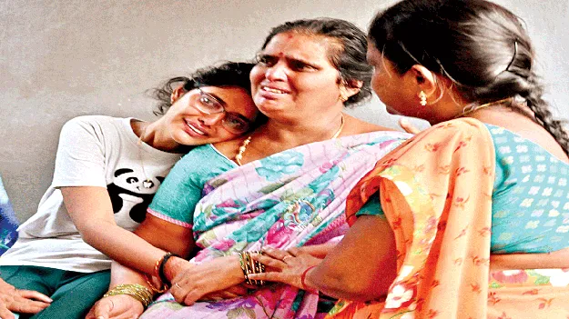 కూతురి నిశ్చితార్థం రోజునే..