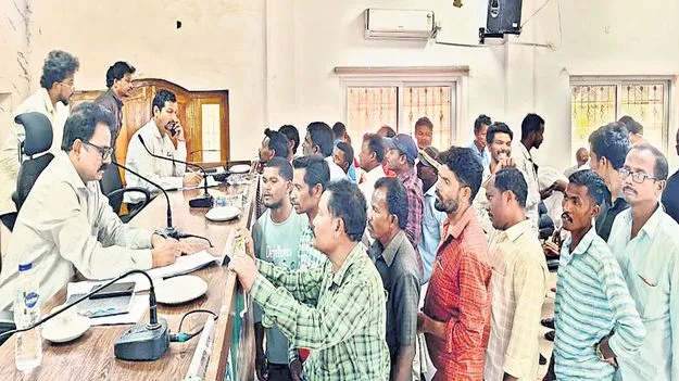 వేగవంతంగా వినతుల పరిష్కారం 