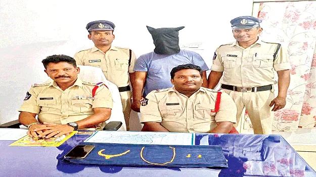 పెళ్లి చేసుకుంటానని.. బంగారంతో ఉడాయించి 