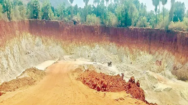 అనుమతులకు మించి గ్రావెల్‌ తవ్వకాలు 