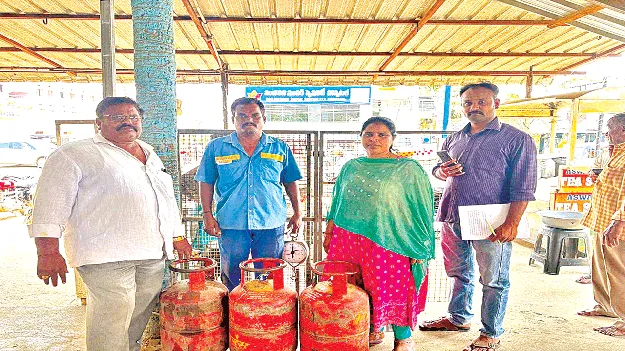 Monitoring of gas usage గ్యాస్‌ వాడకంపై నిఘా