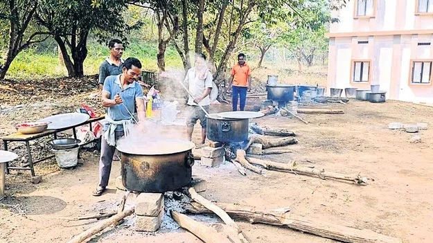 ఆశ్రమ పాఠశాలకు వంట గ్యాస్‌ కొరత