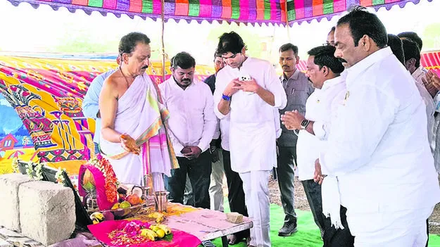 MLA: రైల్వే ఓవర్‌ బ్రిడ్జికి భూమి పూజ