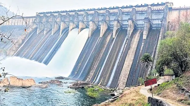 గోదావరి డెల్టాకు అదనపు నీరు విడుదల