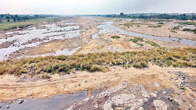 ఎండిన తుంగభద్ర   