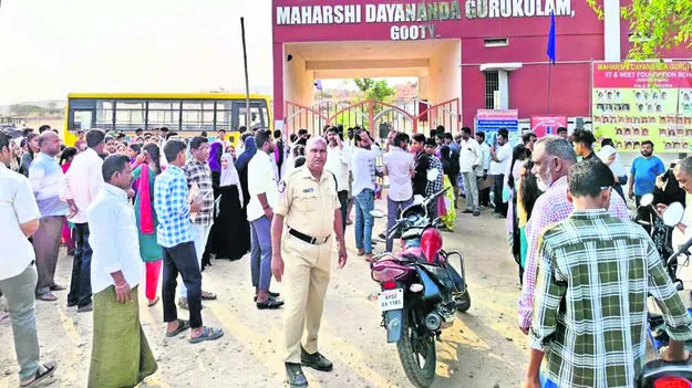 EXAMS: సజావుగా పది పరీక్షలు ప్రారంభం