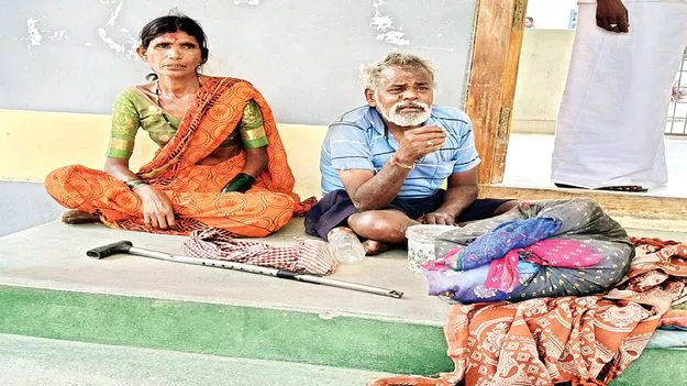 పింఛన్‌ ఇప్పించండి సారూ...! 