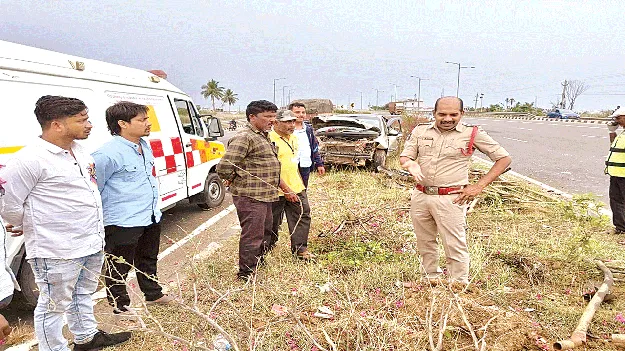 ఐదుగురి ప్రాణాలు కాపాడిన సీట్‌బెల్ట్‌ 