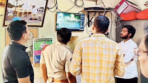 గుడిలో దొంగలు