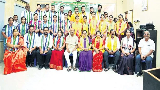 రాజకీయాలకు అతీతంగా అభివృద్ధి