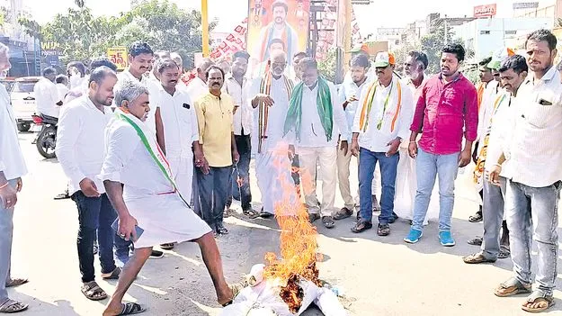 కేటీఆర్‌, రోహిత్‌రెడ్డి దిష్టిబొమ్మల దహనం