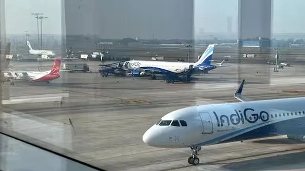 విమాన ప్రయాణికులపై సర్‌చార్జీ బాదుడు!  