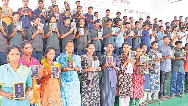 ఛత్తీస్‌గఢ్‌లో 108 మంది మావోయిస్టుల లొంగుబాటు