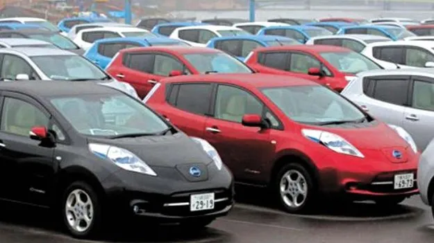 షోరూమ్‌లో రిజిస్ట్రేషన్లకూ ఏజెంట్‌ పేరిట వసూళ్లు!