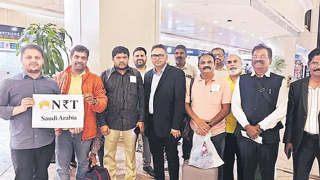 బహ్రెయిన్‌ నుంచి స్వదేశానికి తెలుగు పాస్టర్లు 