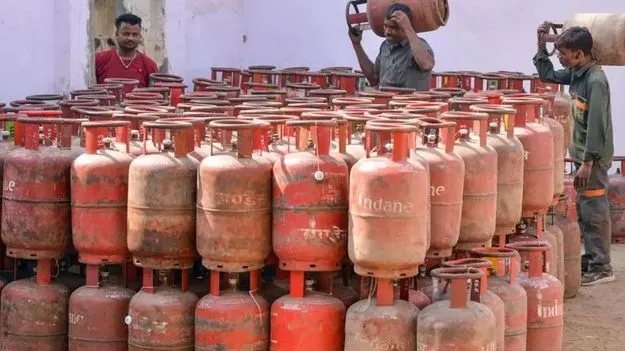 దేశవ్యాప్తంగా గ్యాస్‌ తిప్పలు!