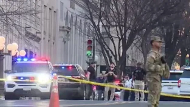 వైట్‌హౌస్‌ వద్ద కలకలం!