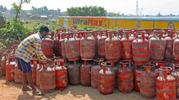 గ్రామీణ ప్రాంతాల్లో గ్యాస్‌ బుకింగ్‌కు 45 రోజుల గడువు