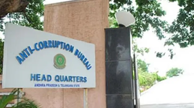 పలుచోట్ల ఏసీబీ దాడులు