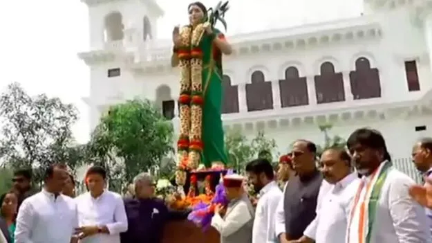 అసెంబ్లీలో తెలంగాణ తల్లి విగ్రహం