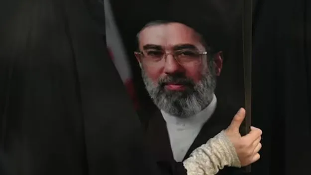 మొజ్తాబాకు రష్యాలో చికిత్స?