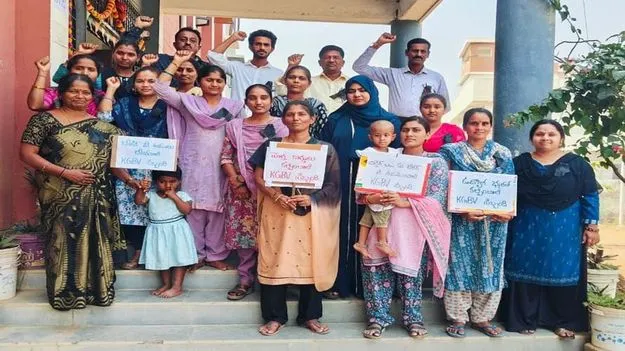 నల్లబ్యాడ్జీలతో సమగ్ర శిక్ష సిబ్బంది నిరసన